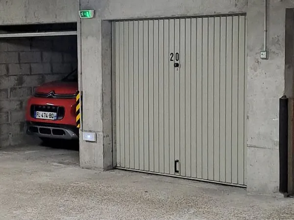 Garage fermé à louer Angers