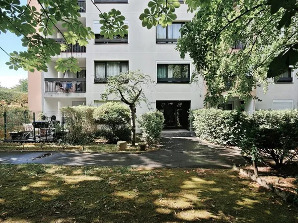 Appartement F5 de 93.91 m2 avec loggia, 2 parking et cave