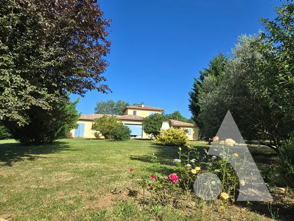 Maison contemporaine à Gourdon