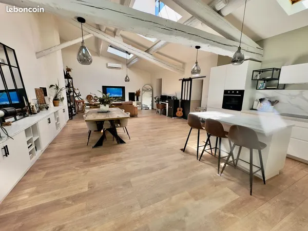 Loft 100m2 centre ville Nîmes