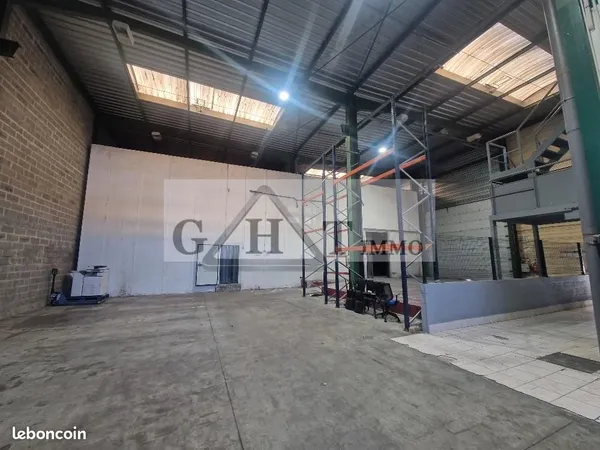 Local bureaux 800 m²