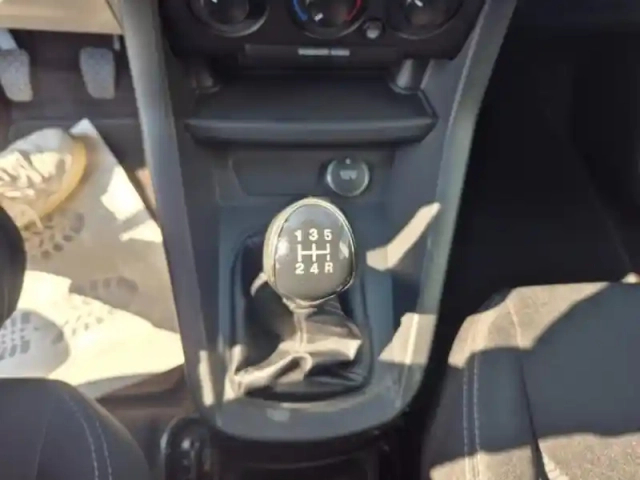 Ford Ka + 1.2 ti-vct 70ch essential — photo 13