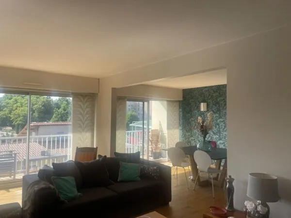 Superbe appartement traversant