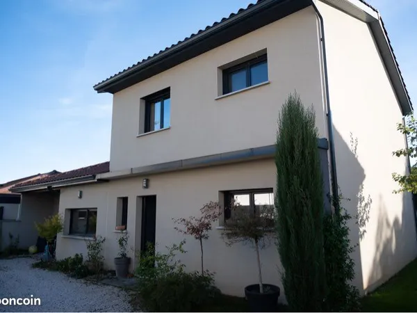 Maison récente de 136 m² avec piscine et pergola