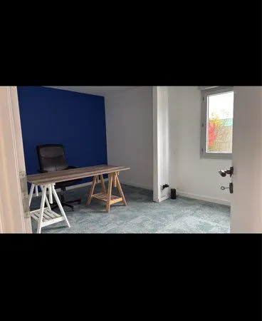 Loue bureau 16m2 avec partie commune wc/ cuisine