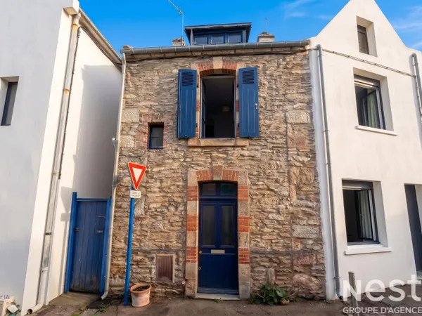 QUIBERON - Maison de 60 m² à rénover située en plein centre-ville et proche de la Grande Plage !