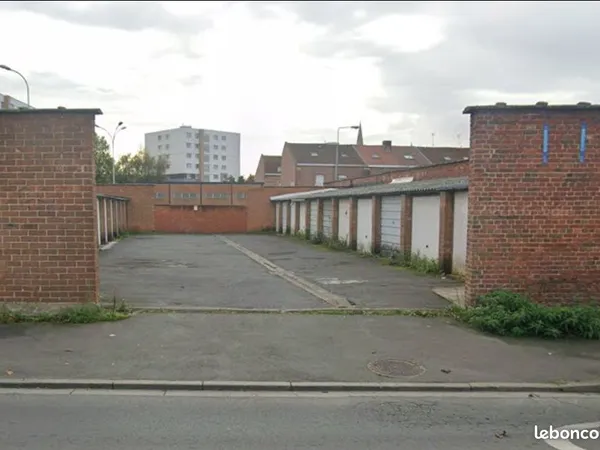 Location garage fermé - Stationnement / Stockage