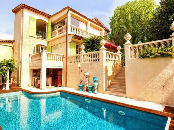 Villa 6 pièces 202 m²