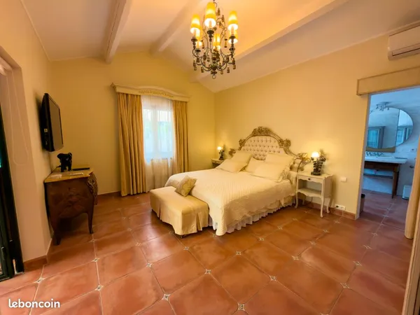 Location meublée Villa en Rez-de jardin 5 pièces