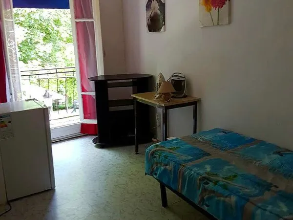 Chambre meublée