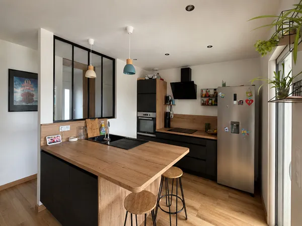 Maison familiale contemporaine à vendre à Châteaugiron - 5 chambres, calme et confort