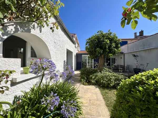 Vends maison 200m² Rochefort - Extérieurs et garages