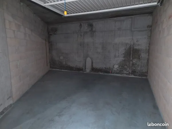 A LOUER - GARAGE 19m² - HYERES CENTRE