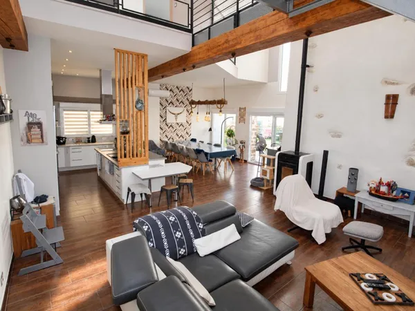 Trausse, au coeur du Minervois ? Maison esprit loft de 186 m² avec piscine et garage