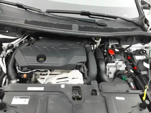 Peugeot 3008 hybrid4 300 e-eat8 — photo 19