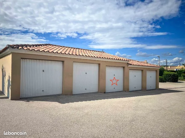 BOX / GARAGE en excellent état — Centre de Six-Fours-les-Plages