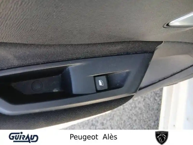 Peugeot 308 phev 180 e-eat8 — photo 25