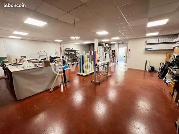 Local d'activité 124 m²