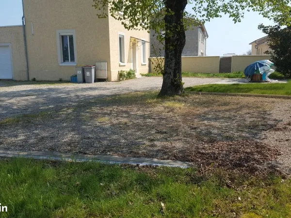 Jons loue Maison de 105 m² 3 chambres