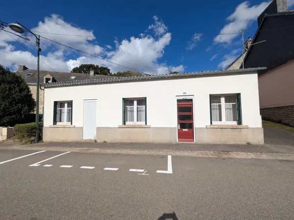 SAINT CARADEC TRÉGOMEL ENSEMBLE DE 2 MAISONS,UN GARAGE, UNE DÉPENDANCE DE 20m² PARCELLES DE 250m²