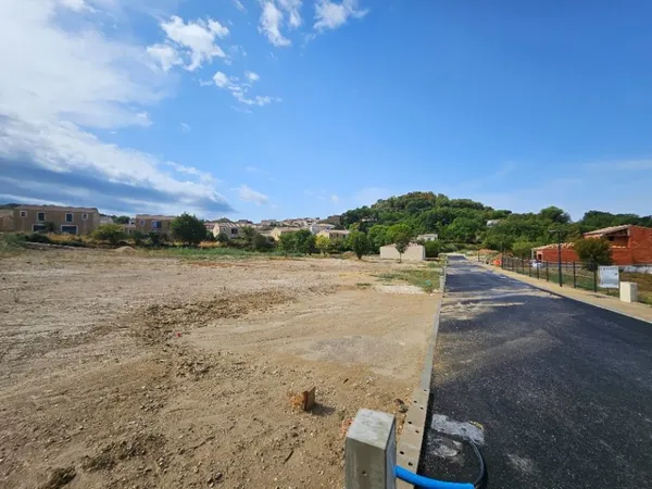 Terrain 334 m²