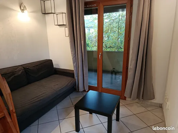 À louer - Studio meublé de 20 m² avec balcon et entrée indépendante