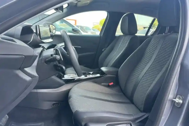 Peugeot 208 hybrid 100 e-dcs6 — photo 10
