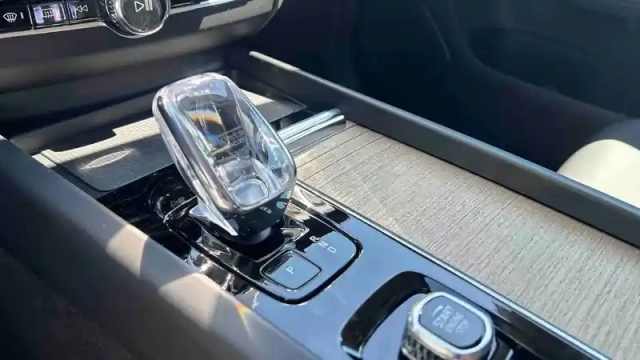 Volvo Xc60 t6 awd — photo 15