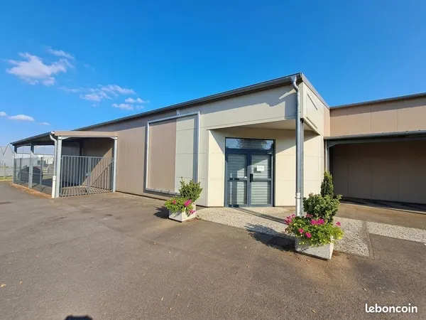 Local 886 m² VILLIERS LE SEC