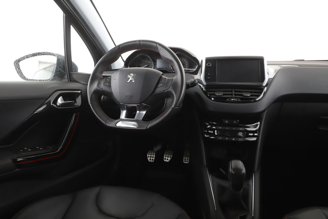 Peugeot 208 1.6 Blue-HDi GT Line — photo 12