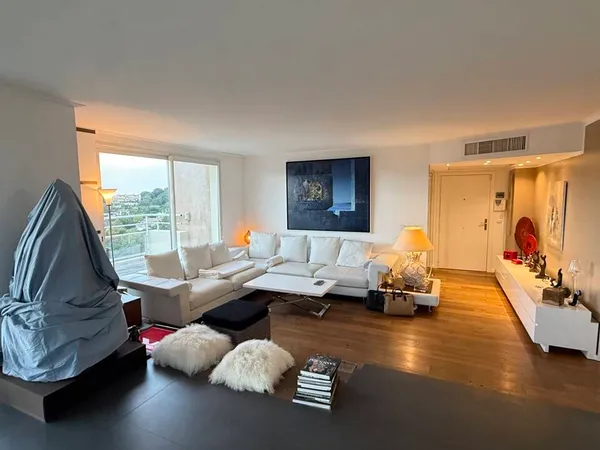 Appartement f5 avec terrasse de 140 M2  Vue mer Antibes ,Secteur Rabiac Estagnol