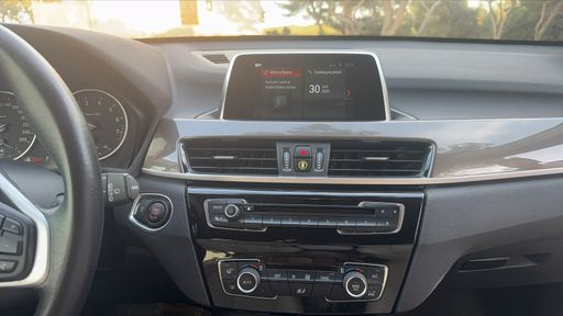 BMW X1 sDrive 18i 140 DKG7 - Xline – 2018 – 85990 km – Essence – Boîte Automatique — photo 12