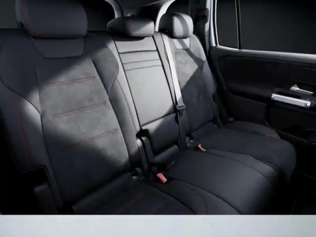 Mercedes Glb 200 d amg line — photo 9