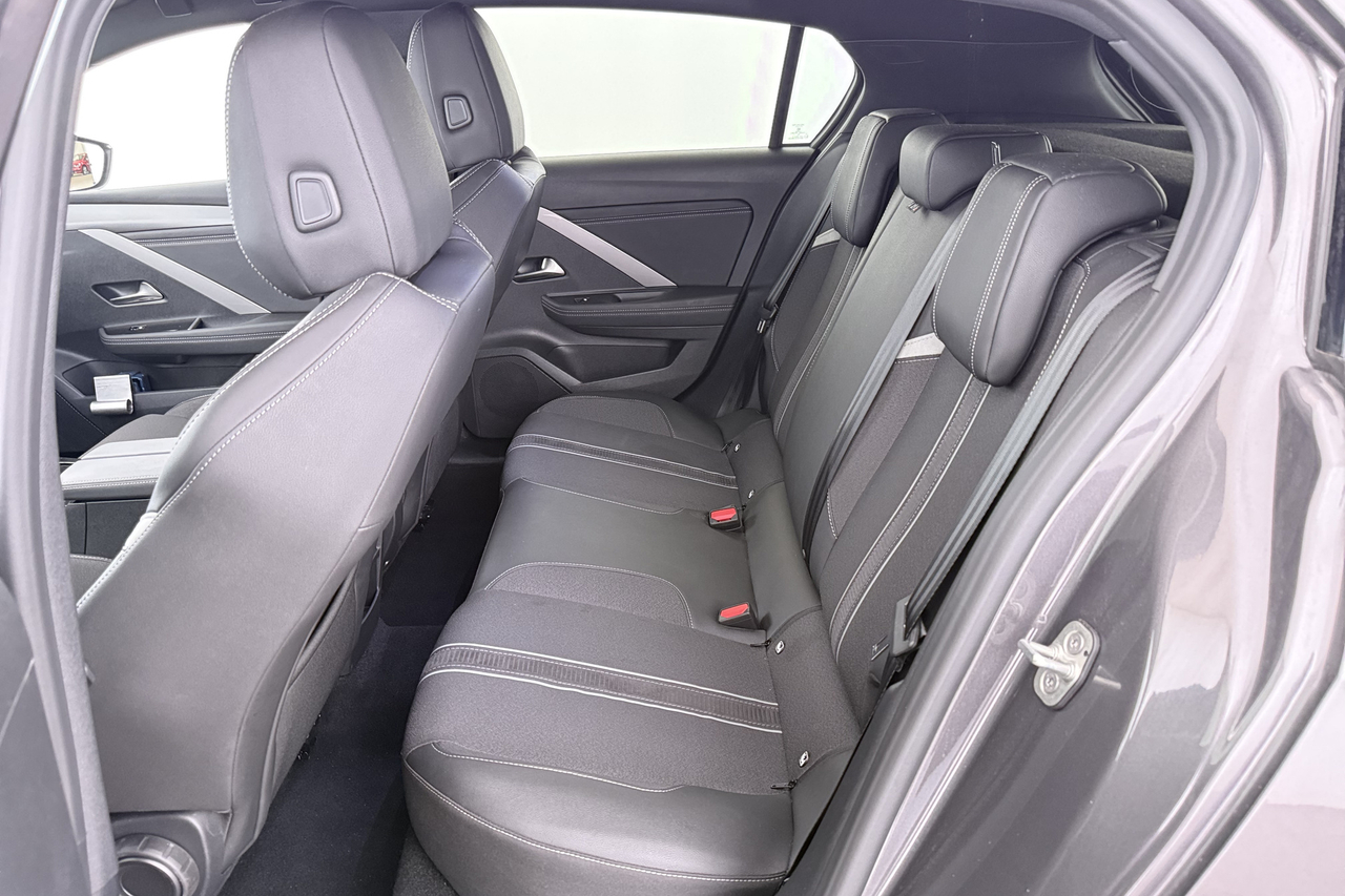 Opel Astra — photo 20