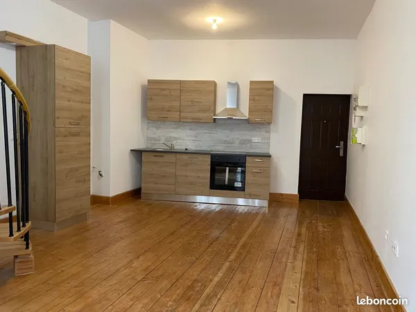 Appartement T2 en duplex de 38,23 m² - Hypercentre Castres - Cuisine équipée et climatisation neuves