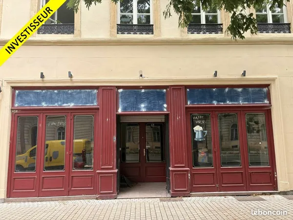 Local commercial 369 m²
