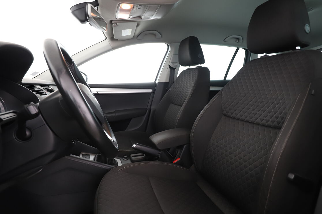Skoda Octavia Combi 1.6 TDI Drive — photo 9