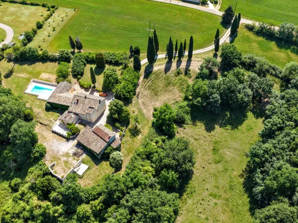Maison 10 pièces 300 m²