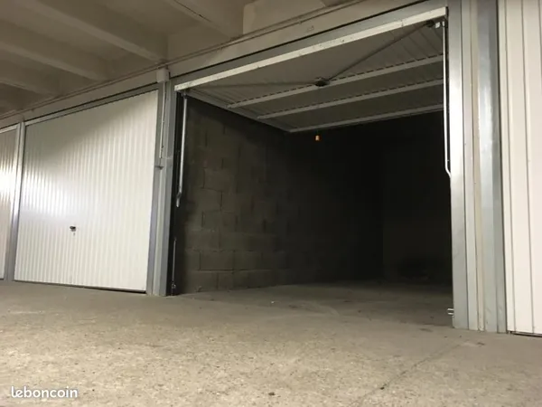 Garage/box 13 m² Decines Charpieu