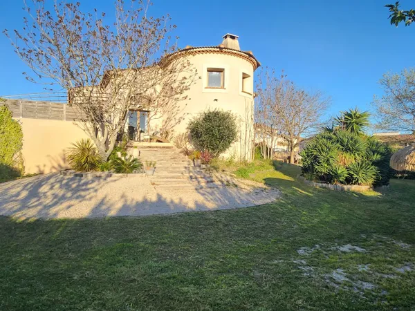 MAISON INDIVIDUELLE MEUBLEE DE 169m2 AVEC JARDIN 906m2