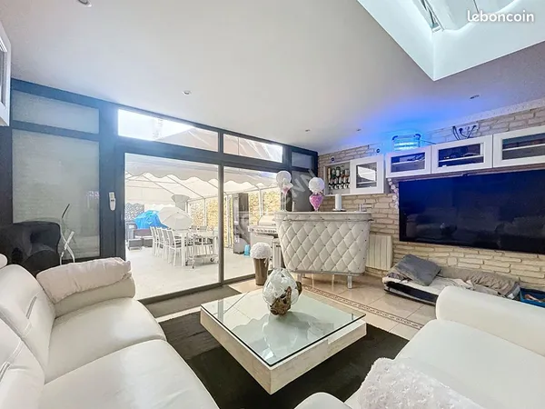 Maison 9 pièces 386 m²