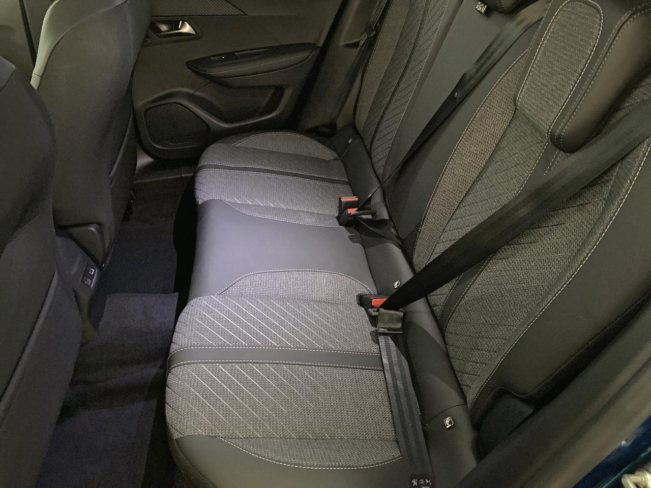 Peugeot 2008 hybrid 145 ch e-dcs6 allure — photo 10