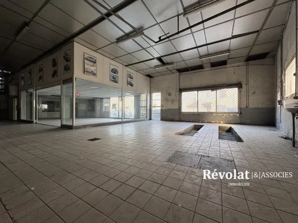 Vends maison - 369 m² - 4 pièces, 1 chambre - Bordeaux 33300