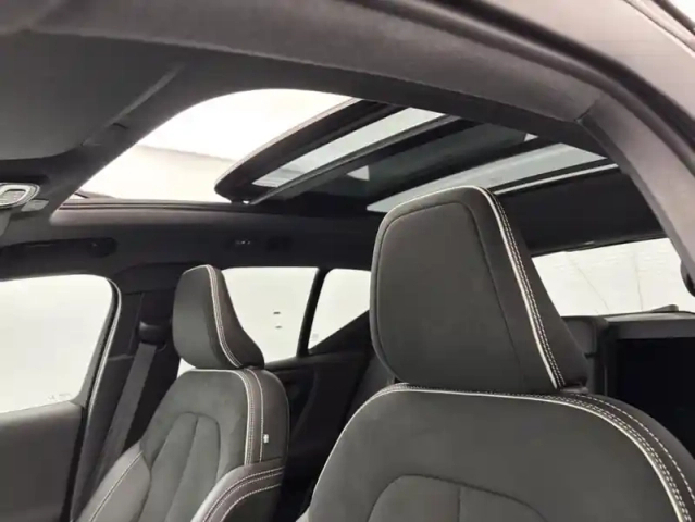 Volvo Xc40 t3 163ch r-design geartronic 8 suréquipé + toit ouvrant — photo 26
