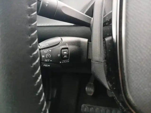 Peugeot 208 puretech 100 s&amp;s bvm6 — photo 37