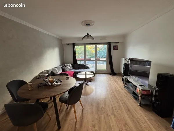 T3 73 m² rénové avec balcon, parking couvert et cave - Yerres centre