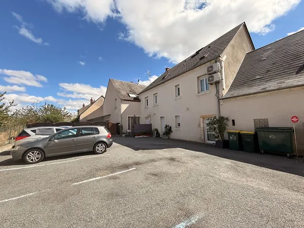 Immeuble de 6 appartements et 6 parkings.