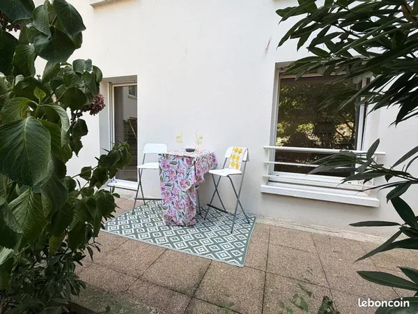 Appartement F4 96 m² avec terrasse, espaces verts et parking - Granville hyper centre-ville