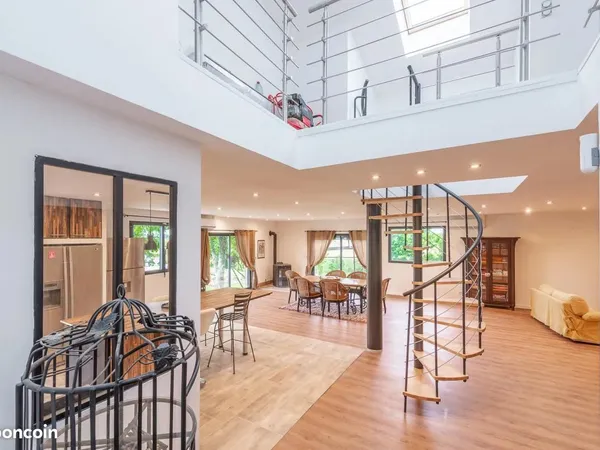 Propriété 8 pièces 320 m²
