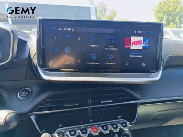 Peugeot 2008 hybrid 145 e-dcs6 — photo 15